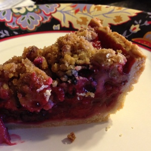 Mixed Summer Berry Pie (with a crumble topping)